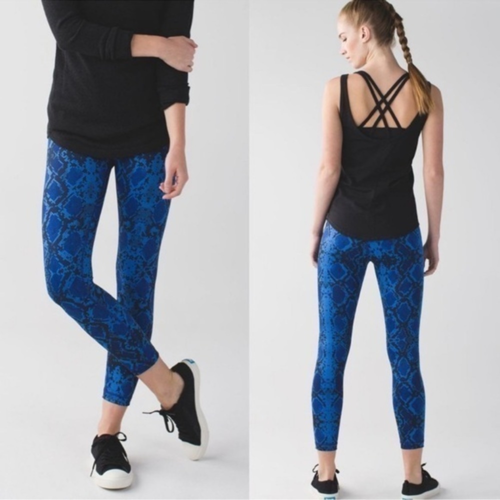 Lululemon High Times Pant Full-On Luon Size 4 in Snake Print Saphire Blue